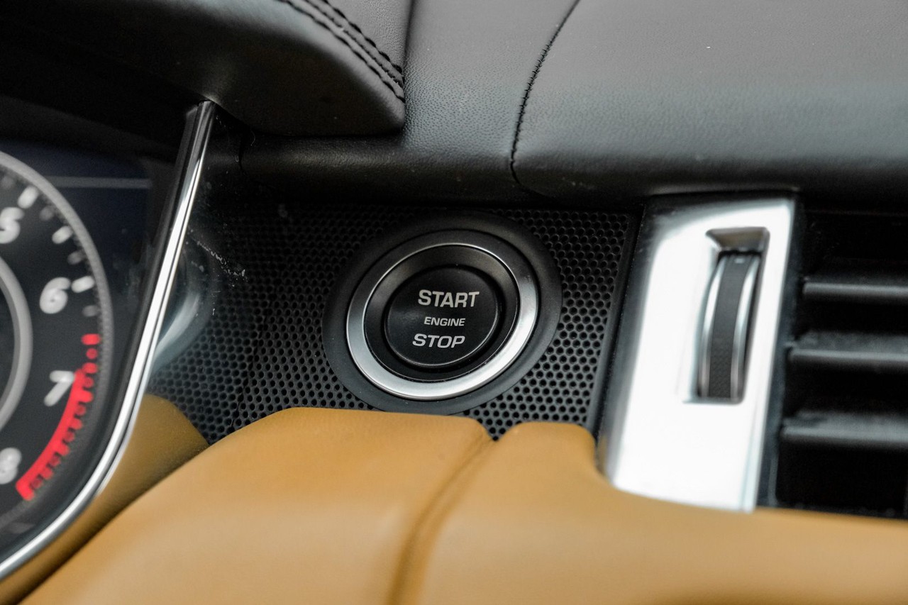 Land Rover Range Rover Sport Vehicle Main Gallery Image 23