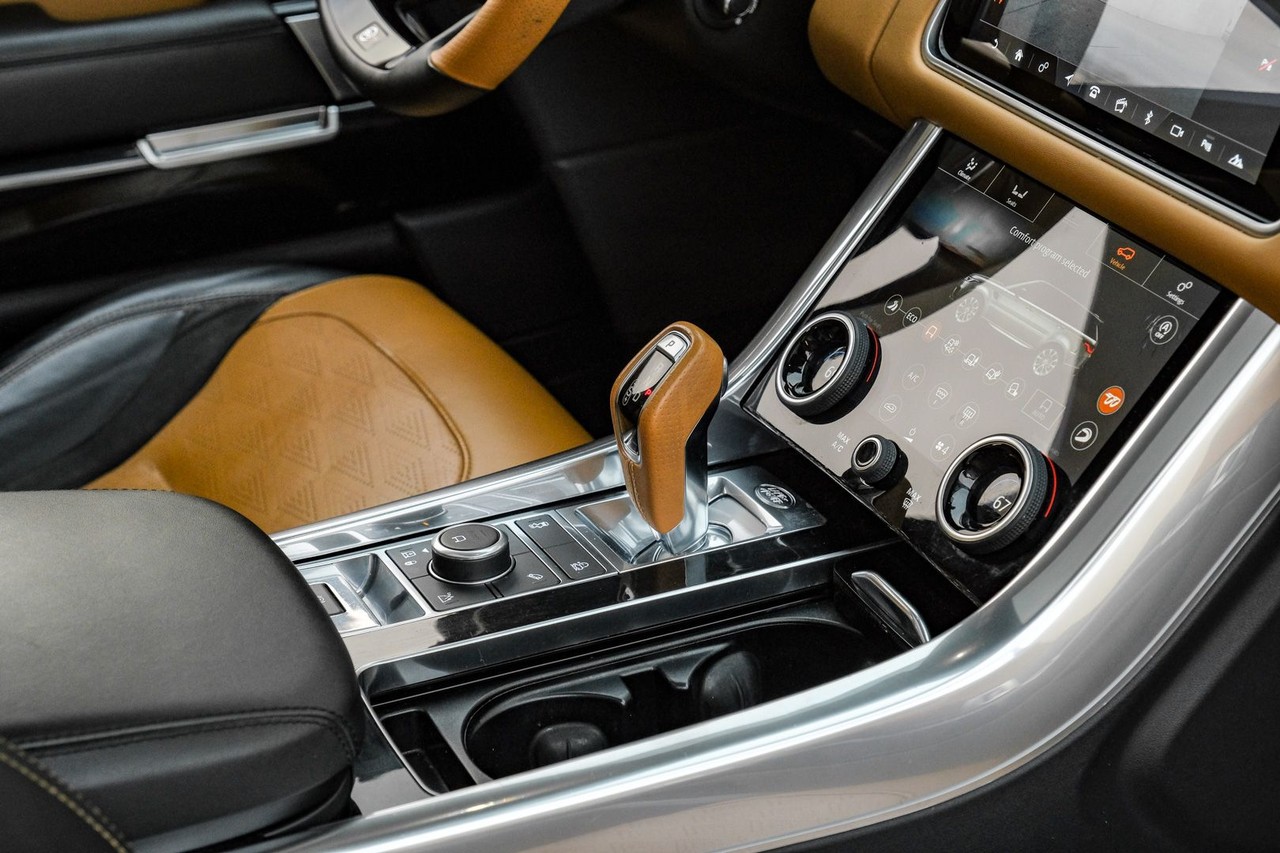 Land Rover Range Rover Sport Vehicle Main Gallery Image 27