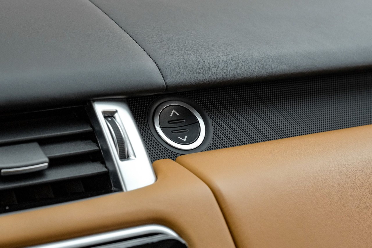 Land Rover Range Rover Sport Vehicle Main Gallery Image 36