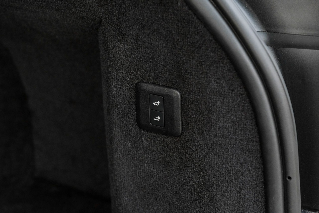 Land Rover Range Rover Sport Vehicle Main Gallery Image 72