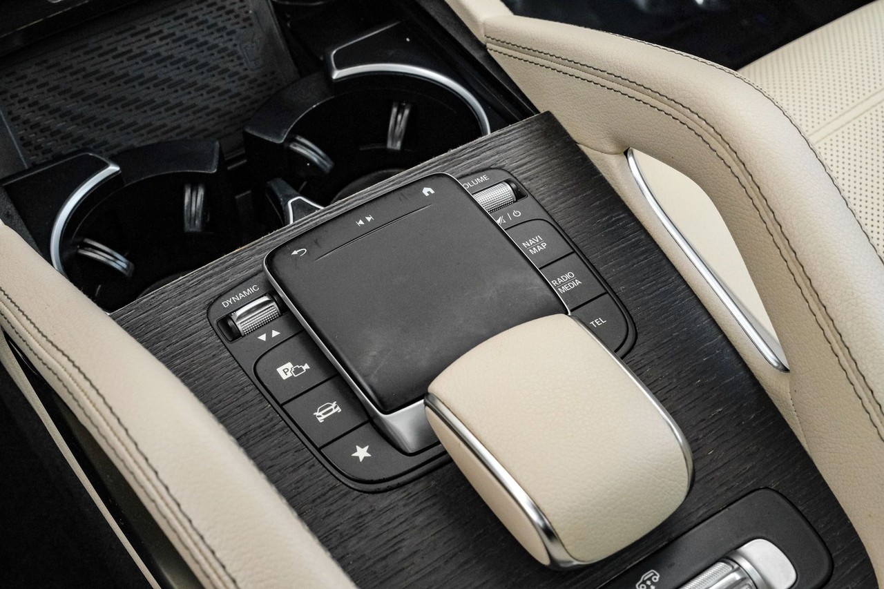 Mercedes-Benz GLS 450 Vehicle Main Gallery Image 25