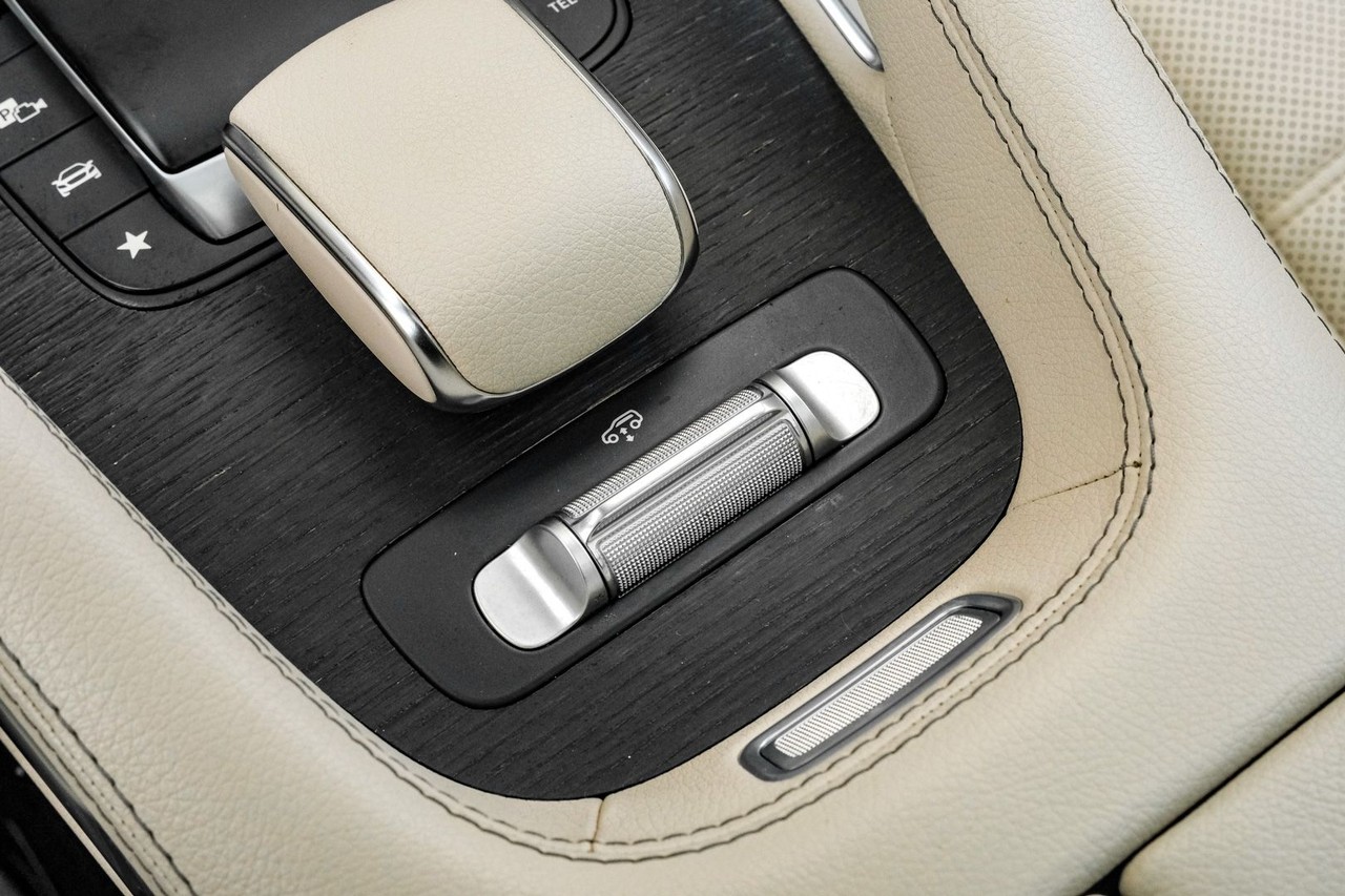 Mercedes-Benz GLS 450 Vehicle Main Gallery Image 26