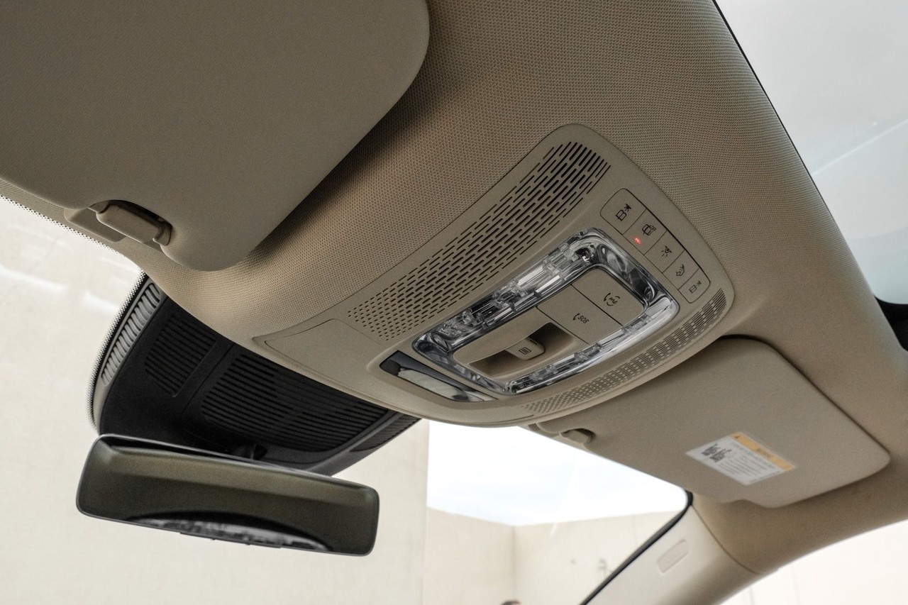 Mercedes-Benz GLS 450 Vehicle Main Gallery Image 29