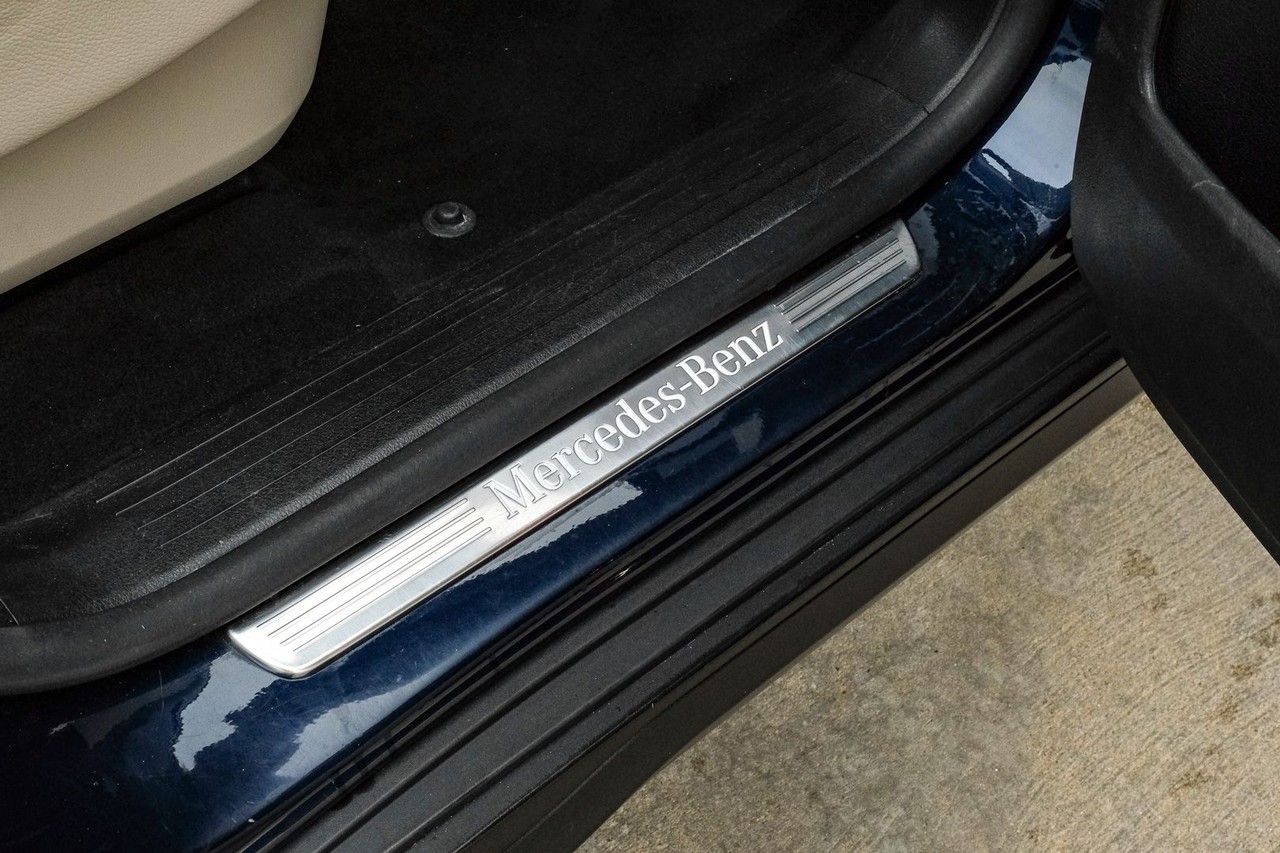 Mercedes-Benz GLS 450 Vehicle Main Gallery Image 37