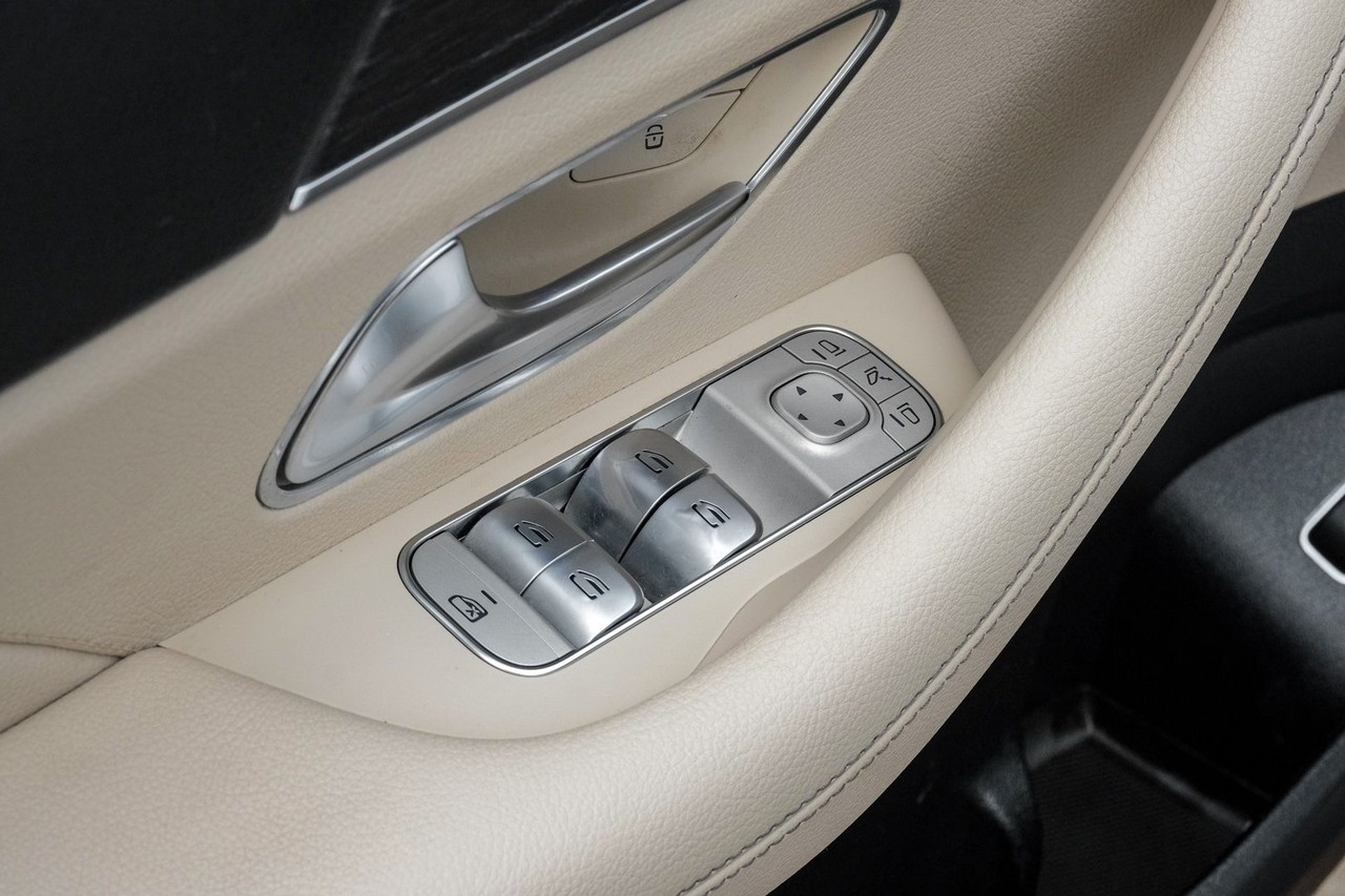 Mercedes-Benz GLS 450 Vehicle Main Gallery Image 48