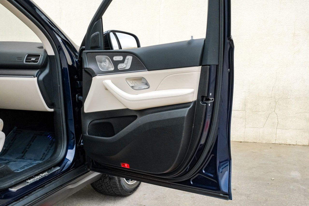 Mercedes-Benz GLS 450 Vehicle Main Gallery Image 52