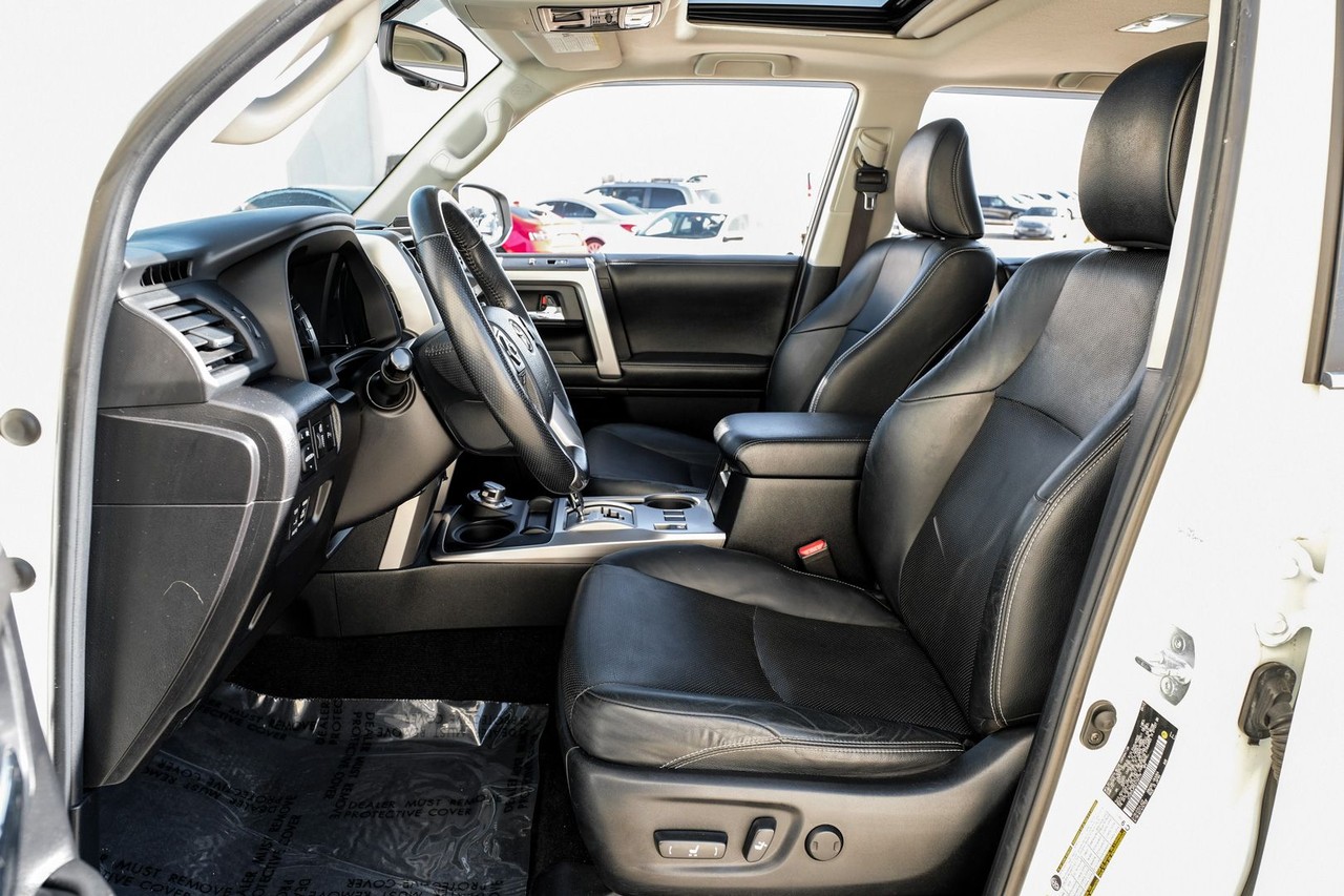 Toyota 4Runner Vehicle Main Gallery Image 04