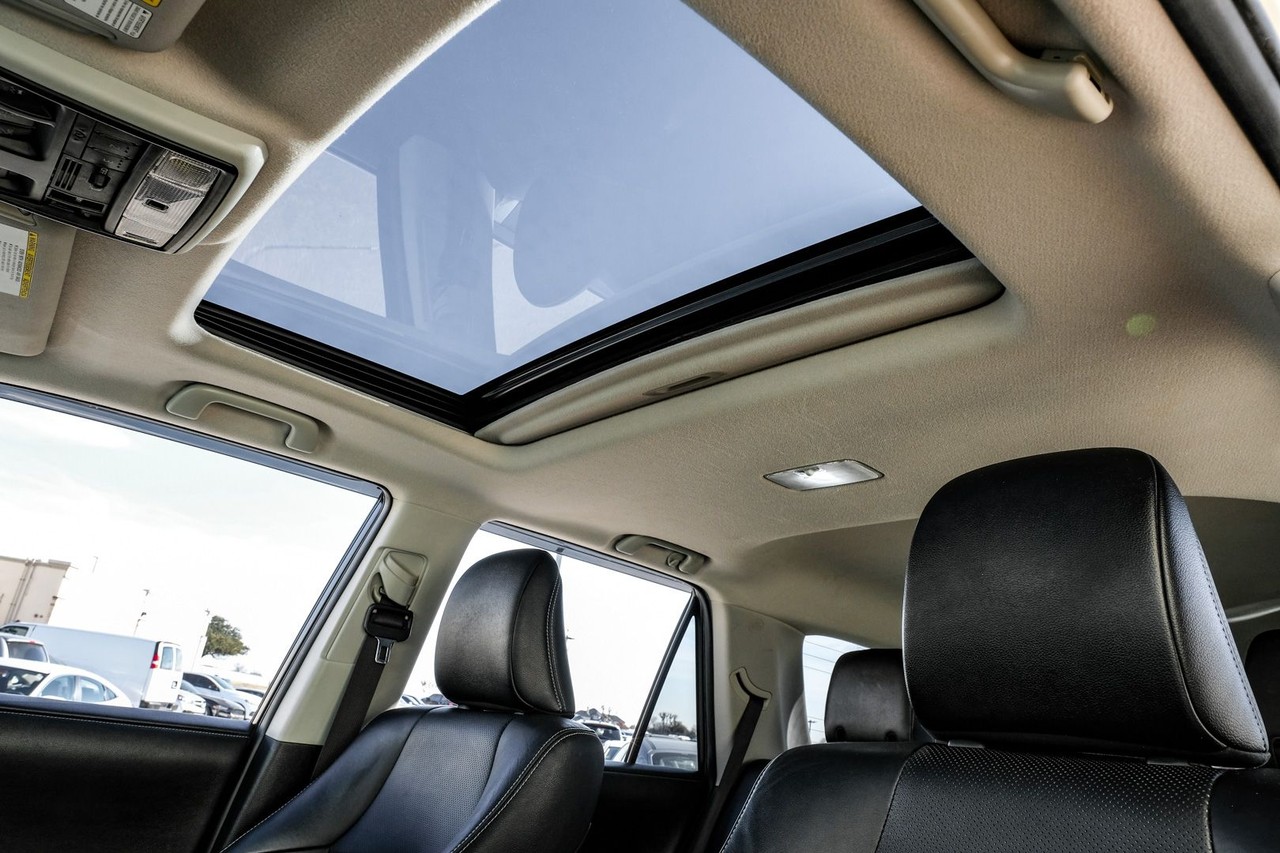 Toyota 4Runner Vehicle Main Gallery Image 05