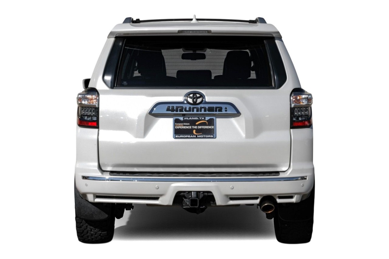 Toyota 4Runner Vehicle Main Gallery Image 10