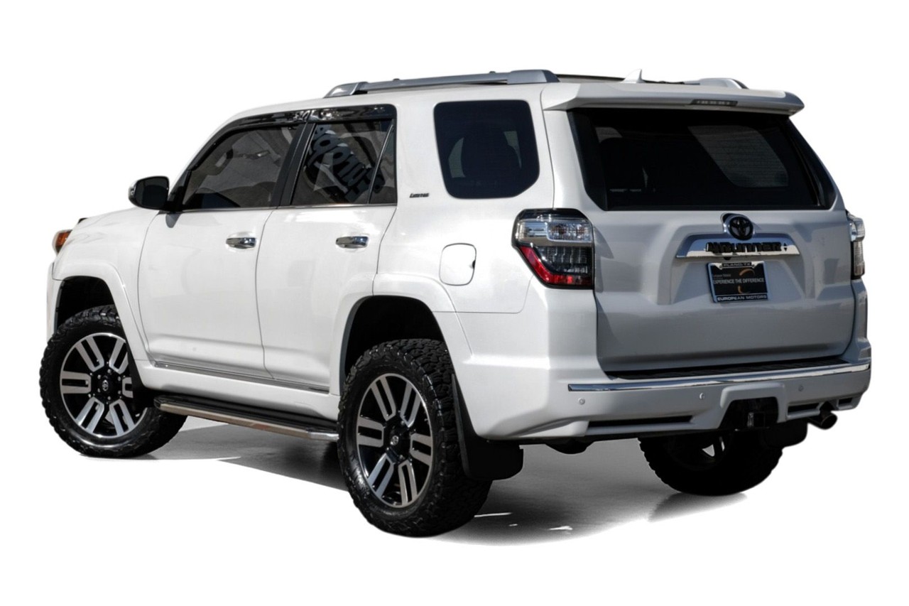 Toyota 4Runner Vehicle Main Gallery Image 11