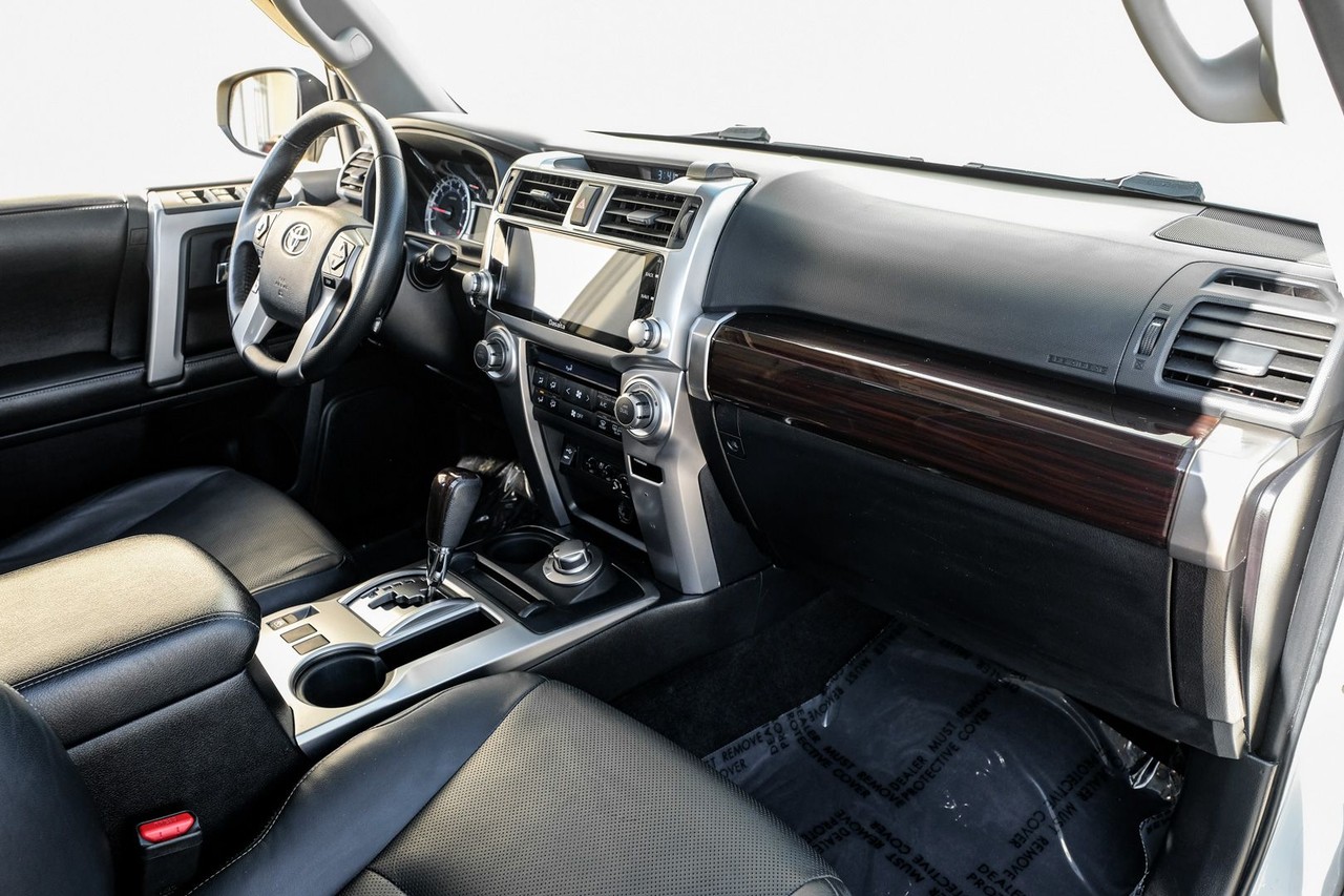 Toyota 4Runner Vehicle Main Gallery Image 13