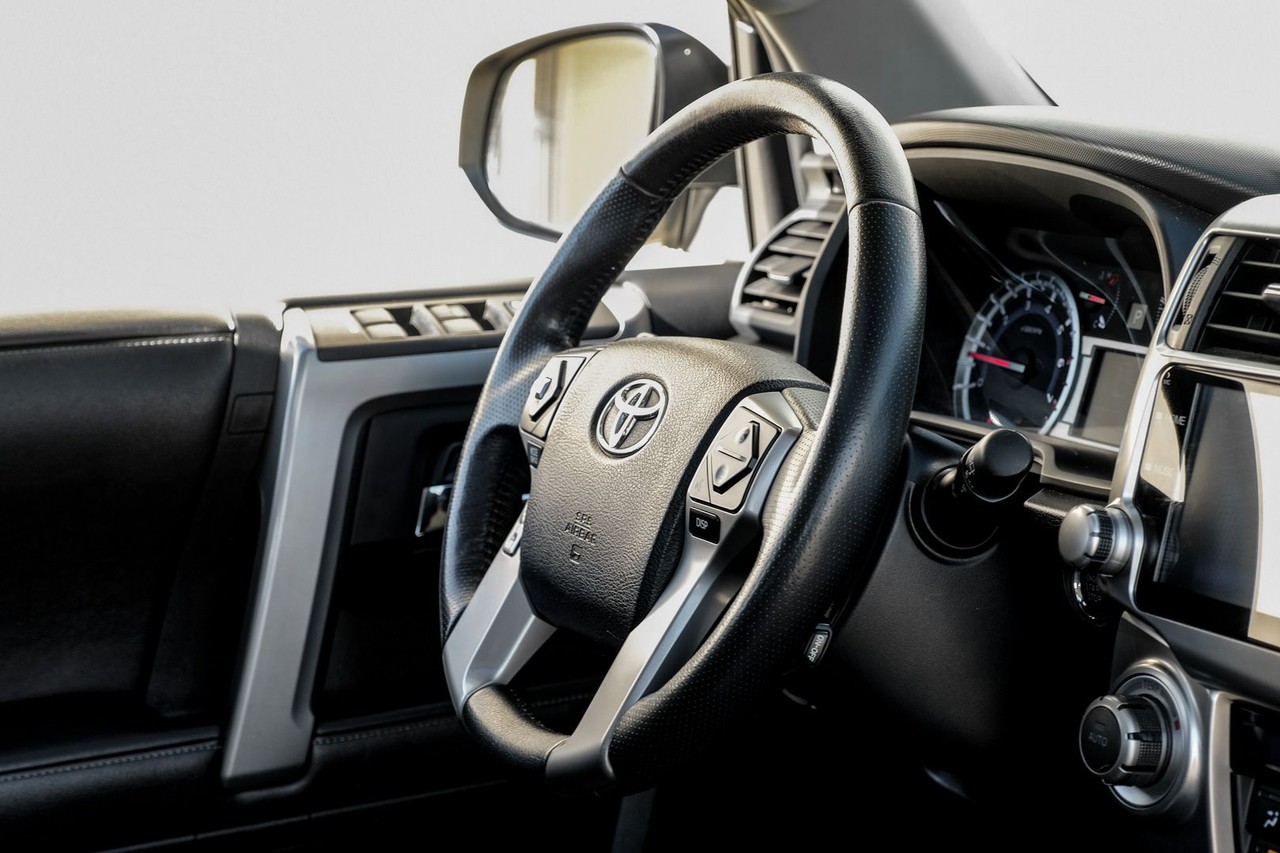 Toyota 4Runner Vehicle Main Gallery Image 14