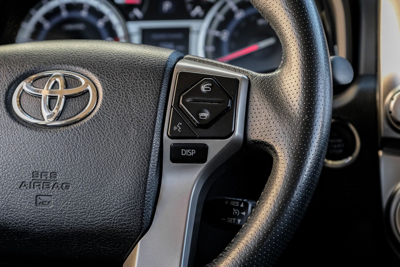 Toyota 4Runner Vehicle Main Gallery Image 19