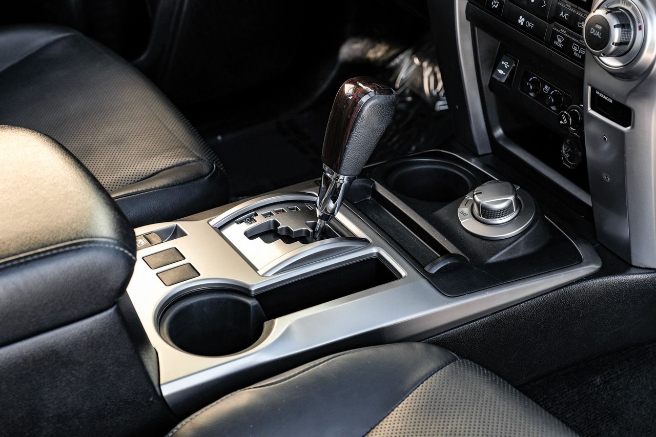 Toyota 4Runner Vehicle Main Gallery Image 24