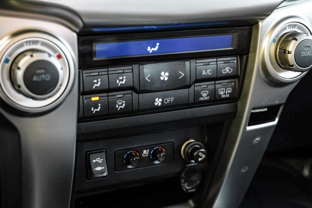 Toyota 4Runner Vehicle Main Gallery Image 26