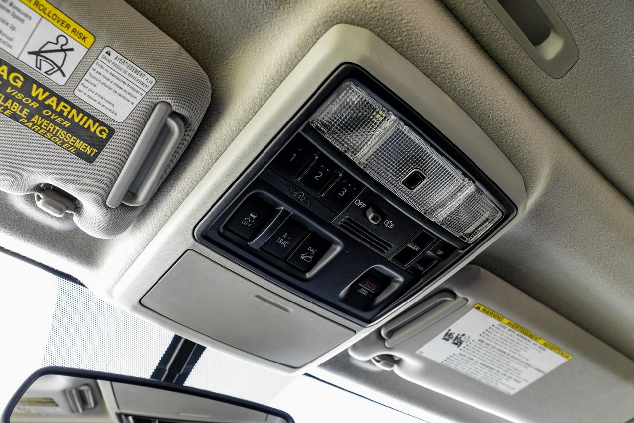 Toyota 4Runner Vehicle Main Gallery Image 28