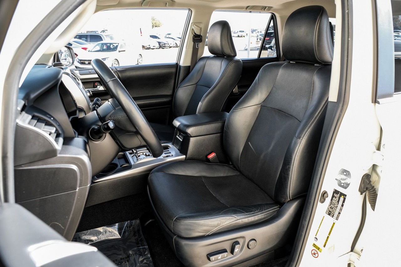 Toyota 4Runner Vehicle Main Gallery Image 33