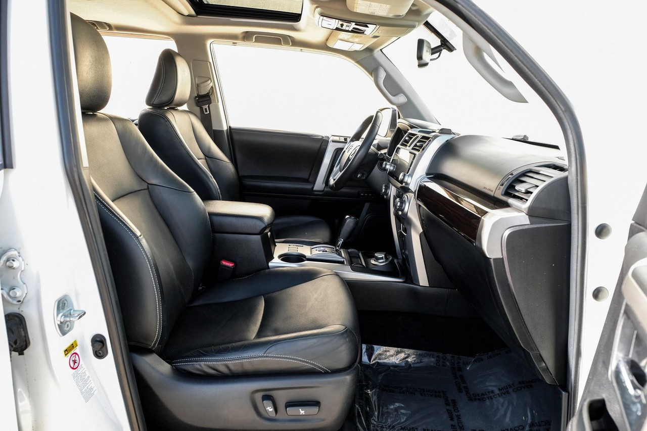 Toyota 4Runner Vehicle Main Gallery Image 34