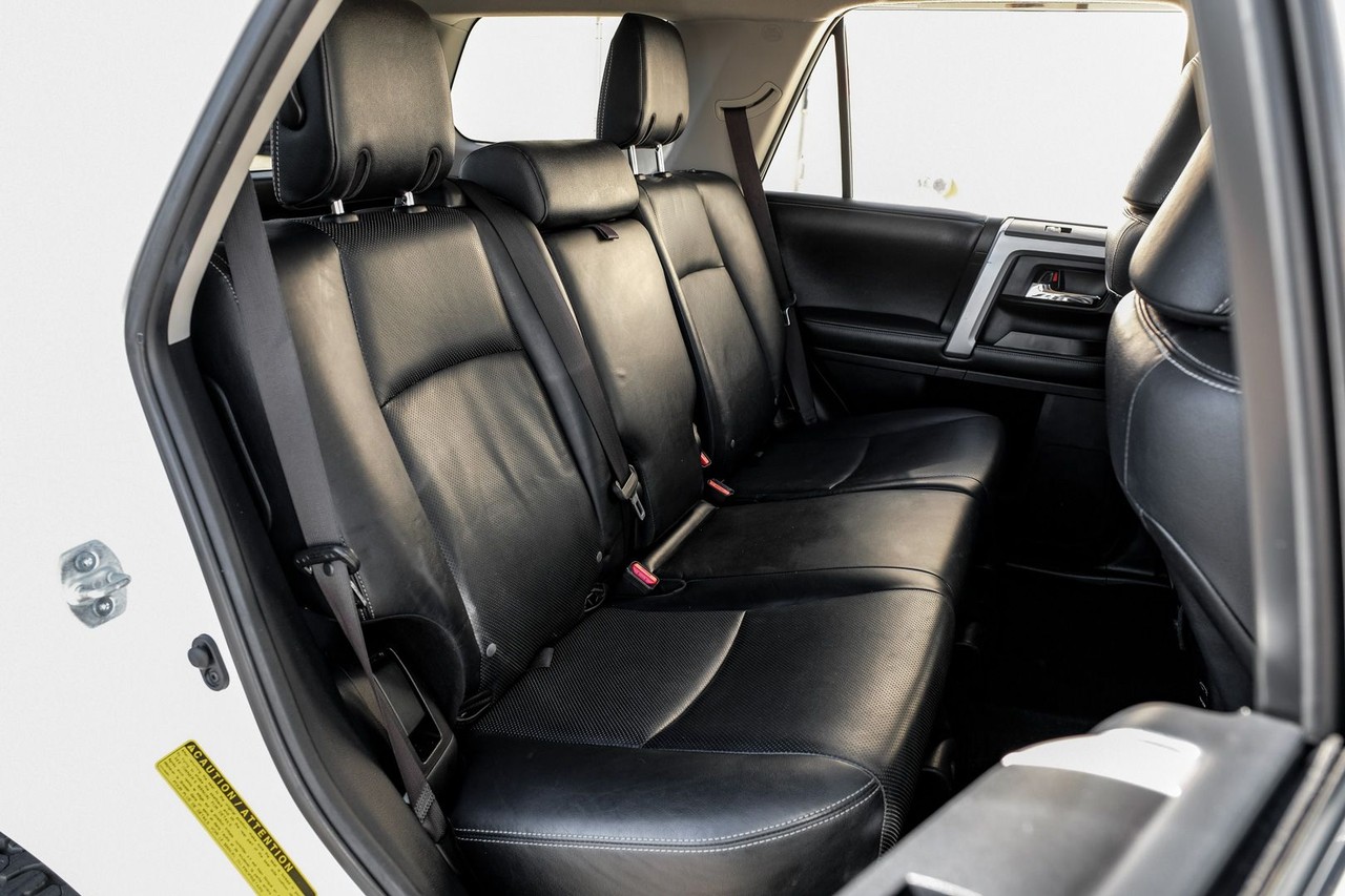 Toyota 4Runner Vehicle Main Gallery Image 36