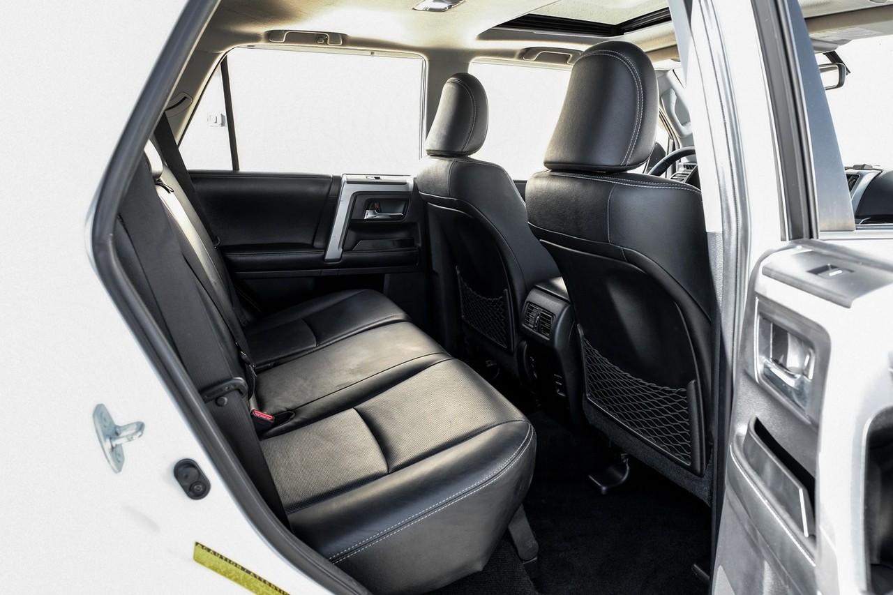 Toyota 4Runner Vehicle Main Gallery Image 37