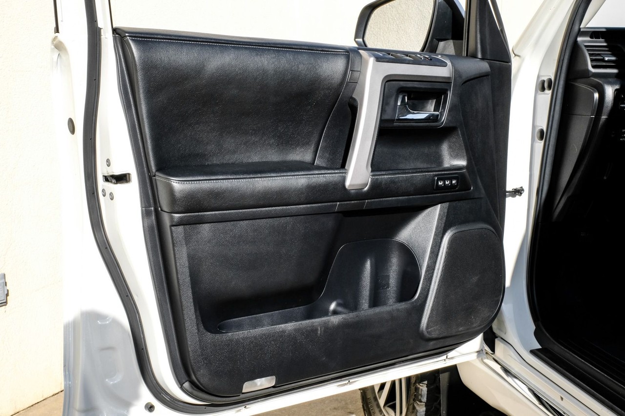 Toyota 4Runner Vehicle Main Gallery Image 42