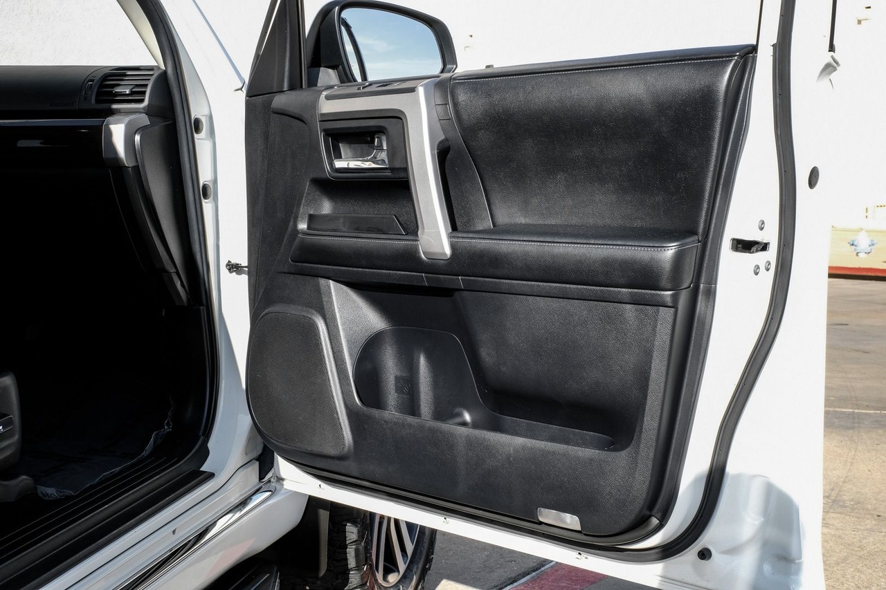 Toyota 4Runner Vehicle Main Gallery Image 44