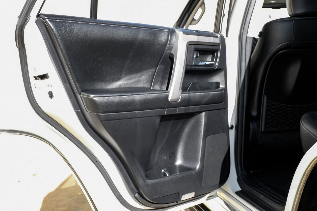 Toyota 4Runner Vehicle Main Gallery Image 45