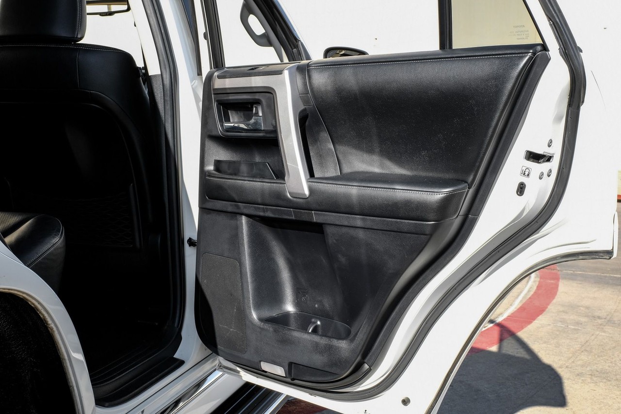 Toyota 4Runner Vehicle Main Gallery Image 46