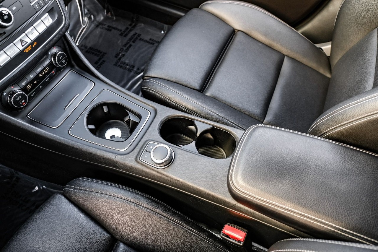 Mercedes-Benz CLA Vehicle Main Gallery Image 24