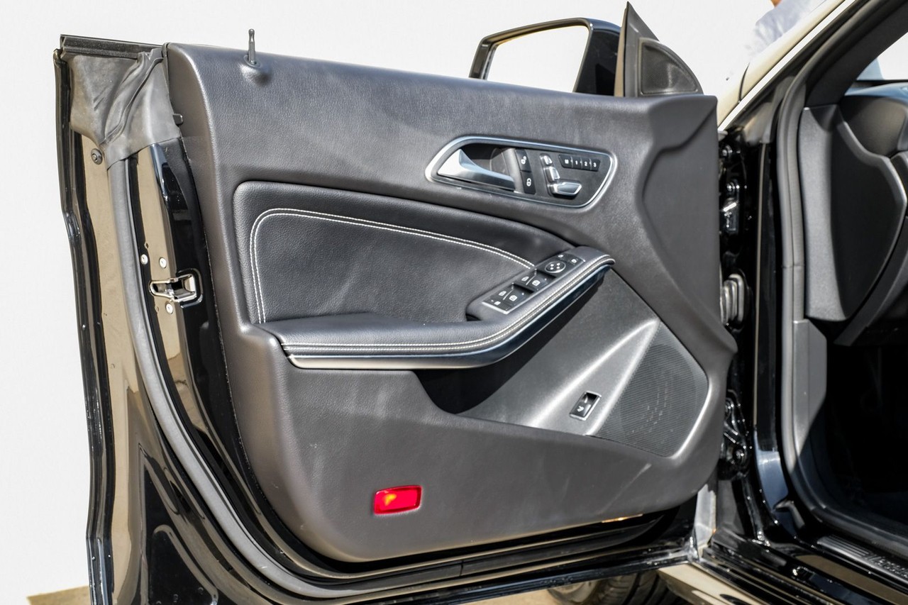 Mercedes-Benz CLA Vehicle Main Gallery Image 41