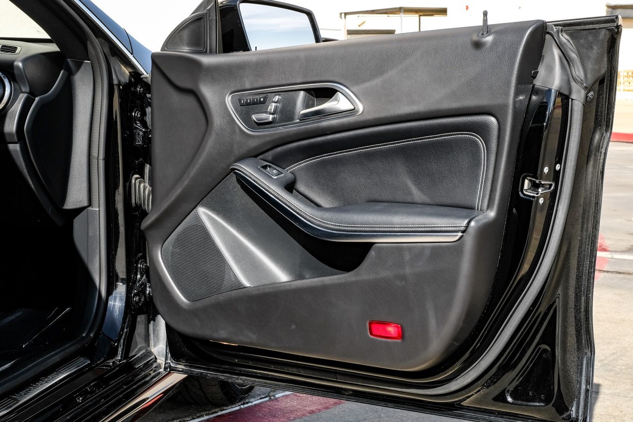 Mercedes-Benz CLA Vehicle Main Gallery Image 44