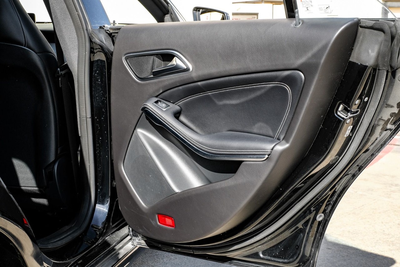 Mercedes-Benz CLA Vehicle Main Gallery Image 46