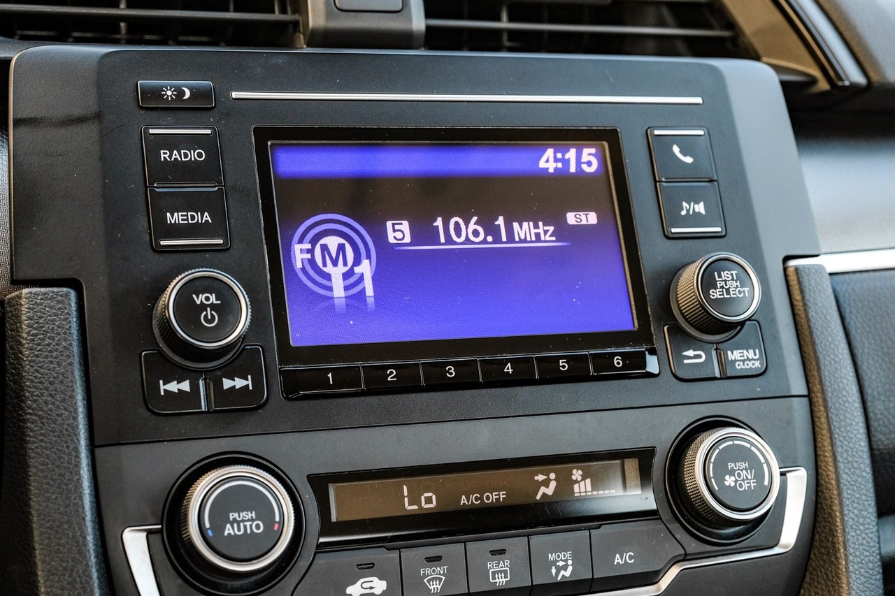 Honda Civic Sedan Vehicle Main Gallery Image 24