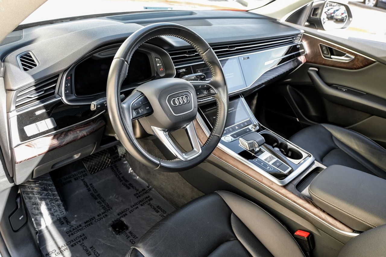 Audi Q8 Vehicle Main Gallery Image 03