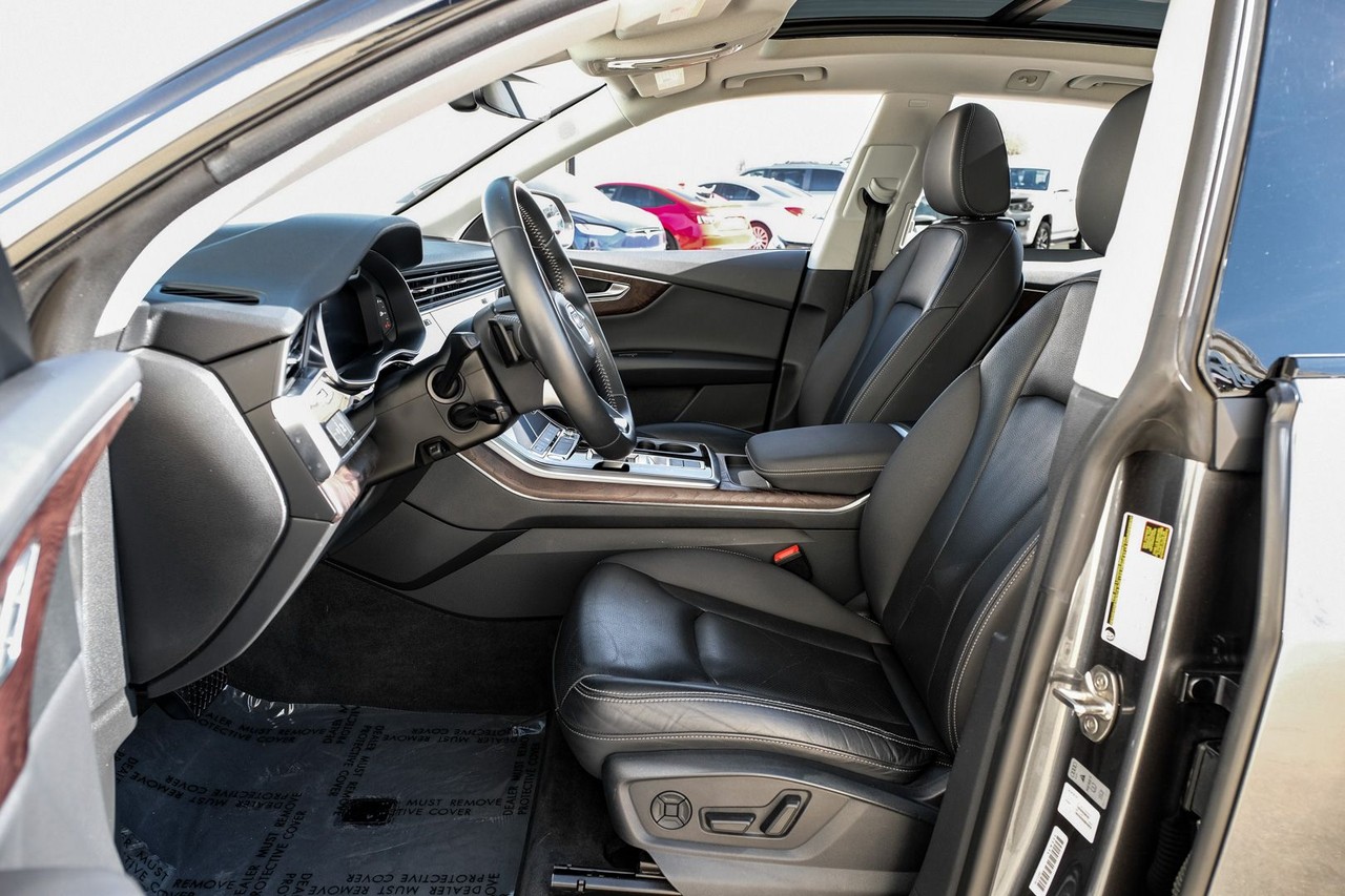 Audi Q8 Vehicle Main Gallery Image 04