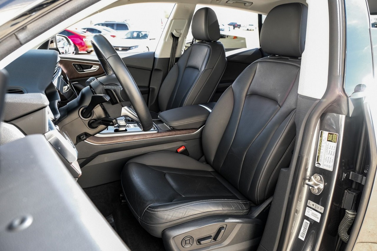 Audi Q8 Vehicle Main Gallery Image 32