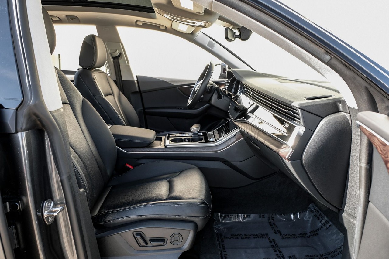 Audi Q8 Vehicle Main Gallery Image 33