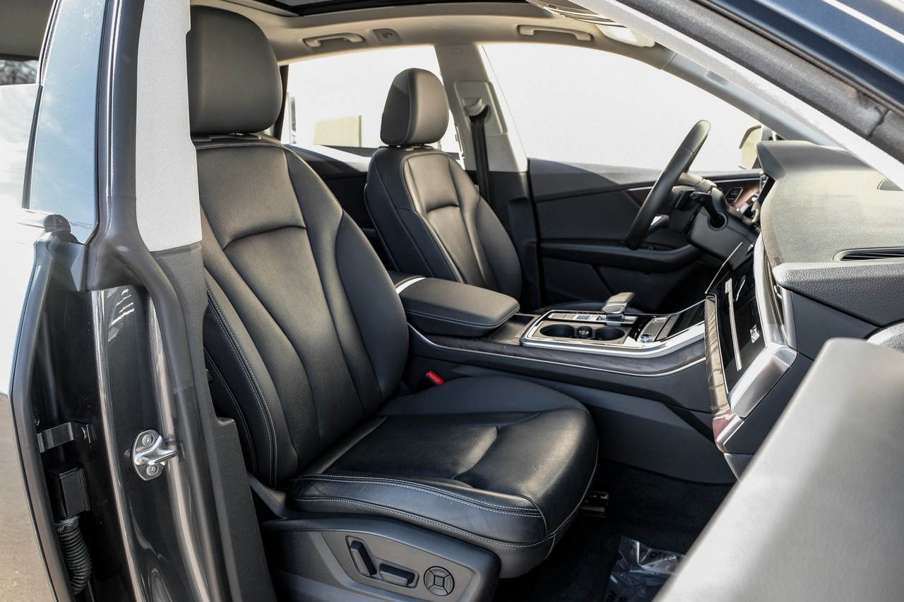 Audi Q8 Vehicle Main Gallery Image 34