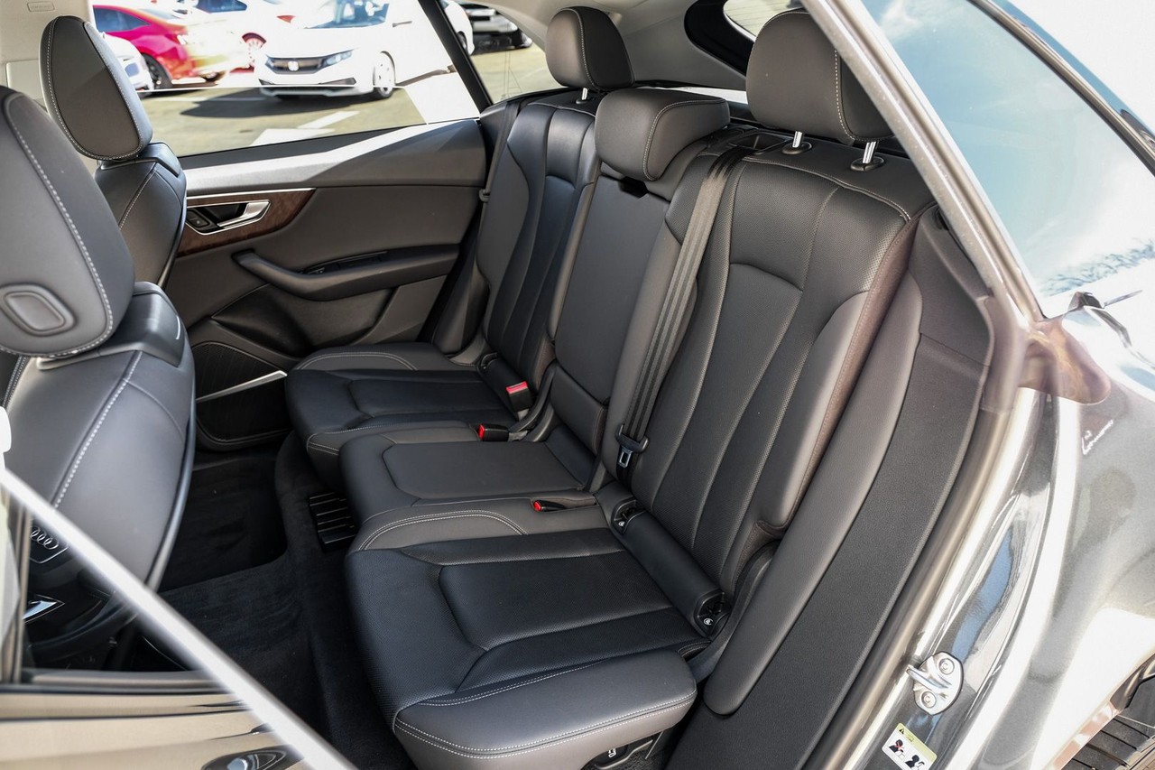 Audi Q8 Vehicle Main Gallery Image 38