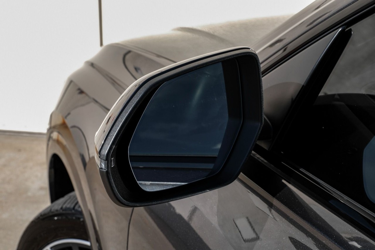 Audi Q8 Vehicle Main Gallery Image 40