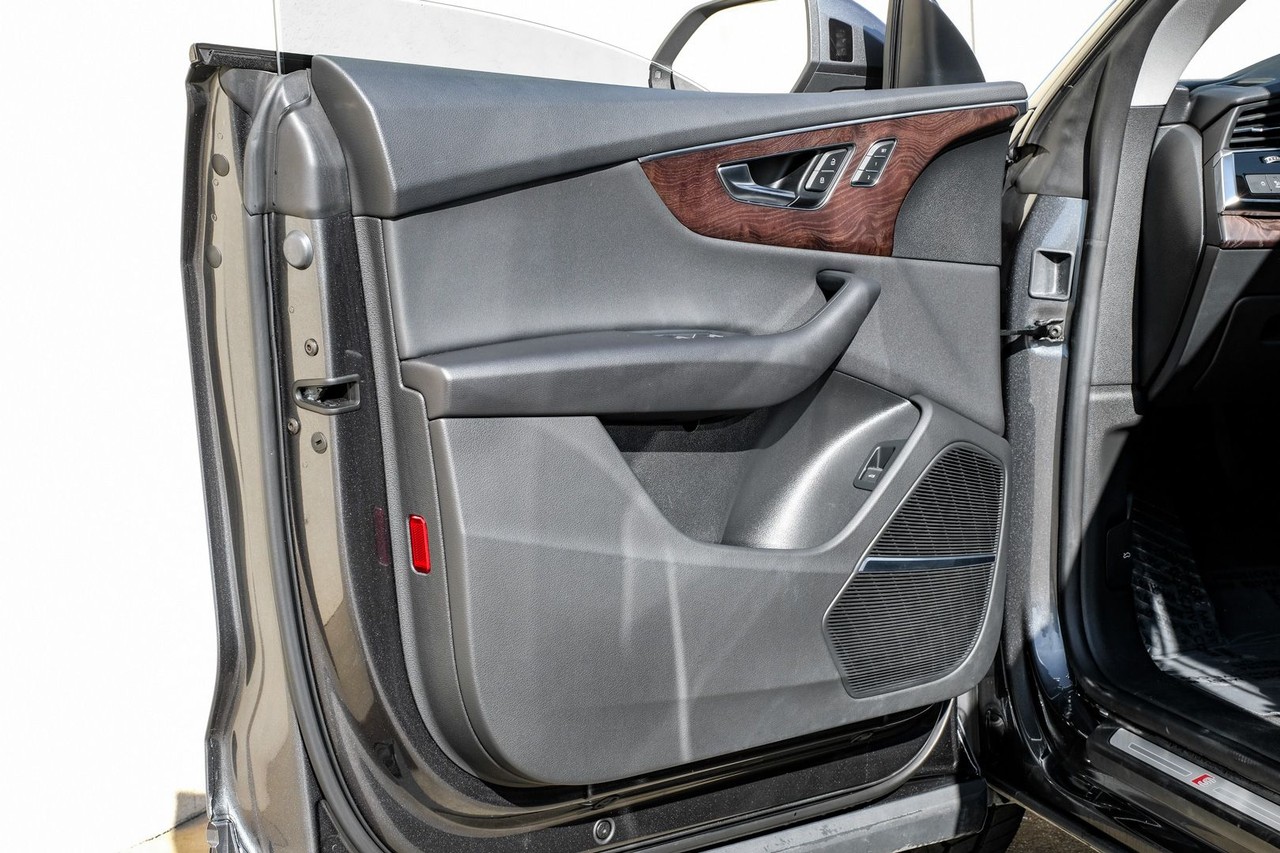 Audi Q8 Vehicle Main Gallery Image 41