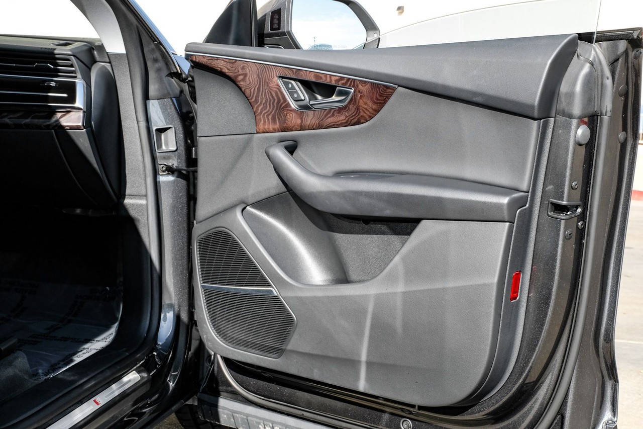 Audi Q8 Vehicle Main Gallery Image 43