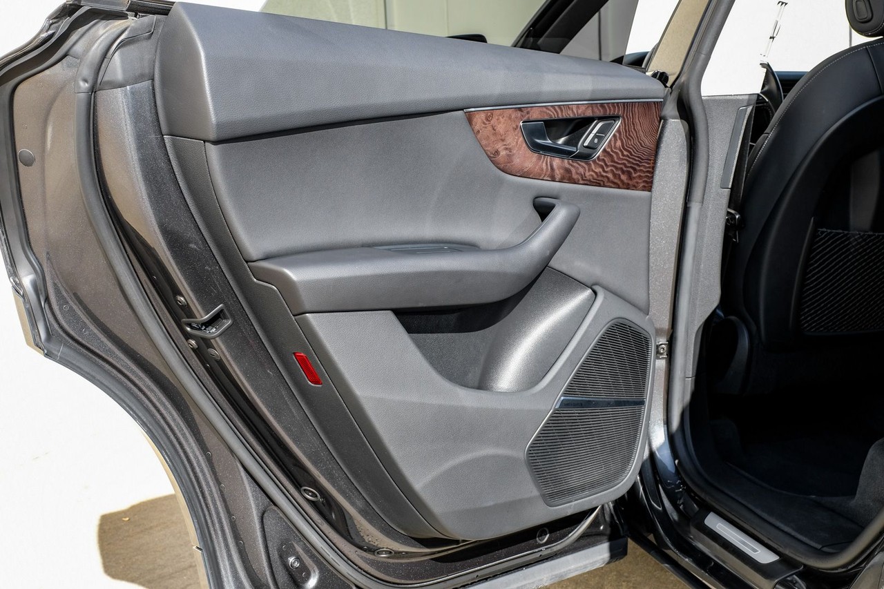 Audi Q8 Vehicle Main Gallery Image 44