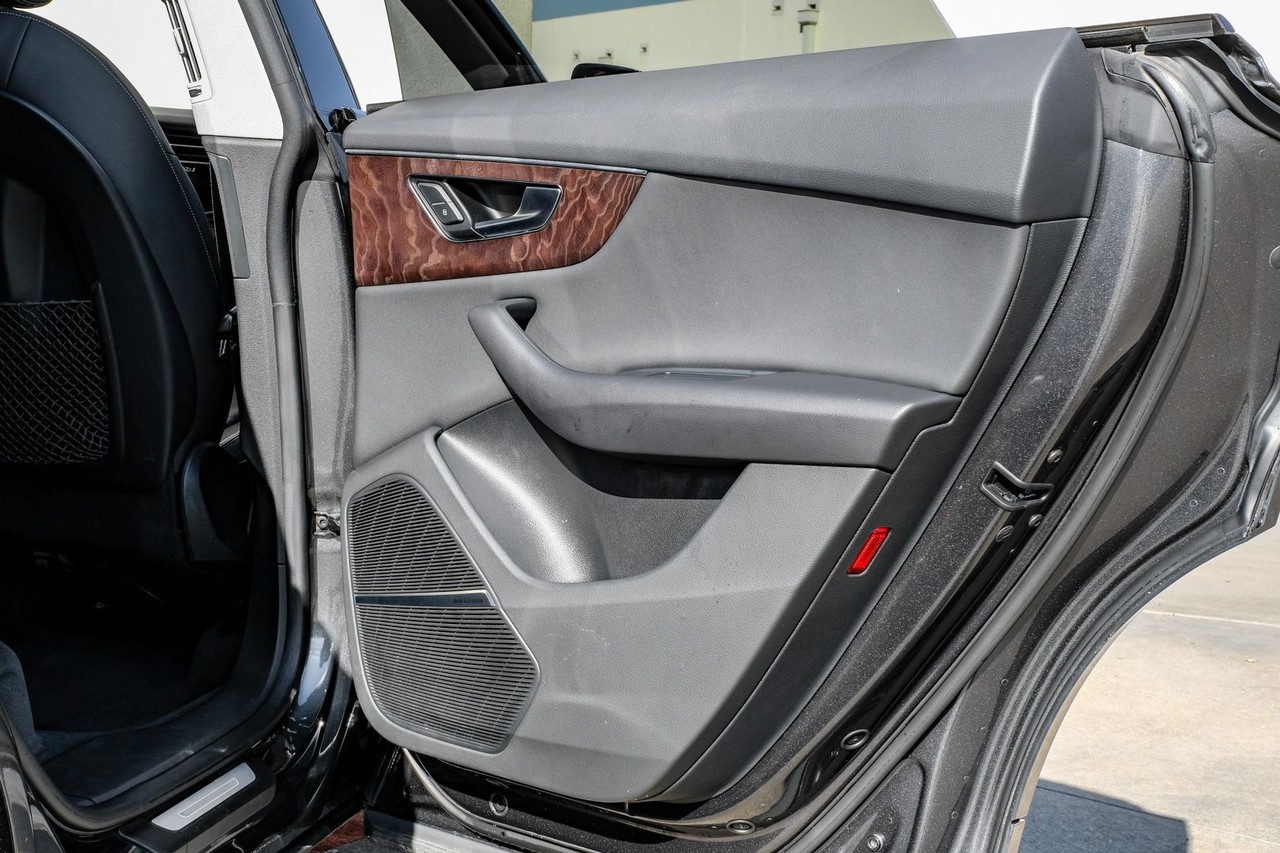 Audi Q8 Vehicle Main Gallery Image 45