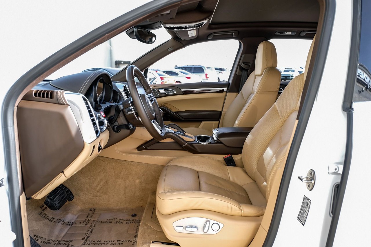 Porsche Cayenne Vehicle Main Gallery Image 04