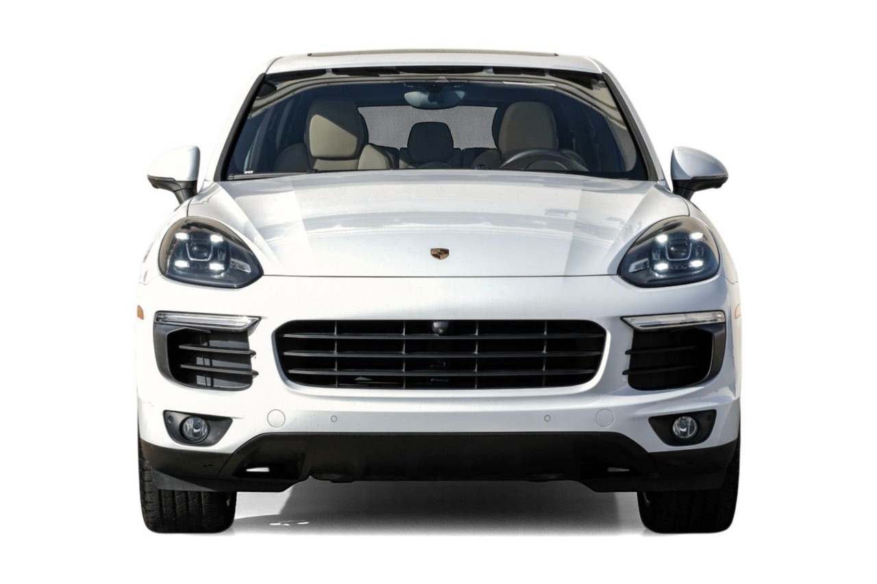 Porsche Cayenne Vehicle Main Gallery Image 06