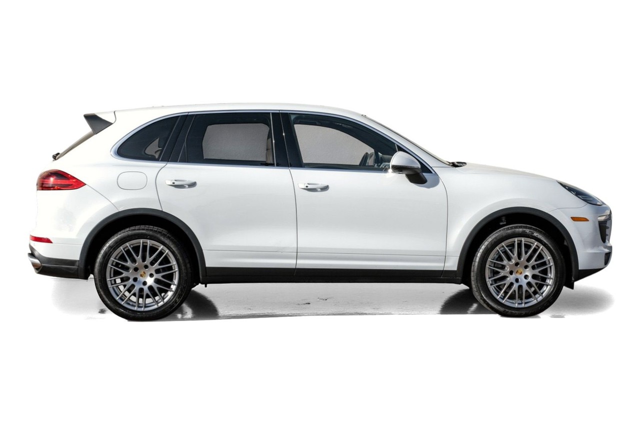 Porsche Cayenne Vehicle Main Gallery Image 08