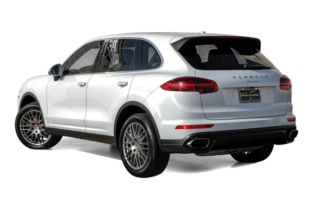 Porsche Cayenne Vehicle Main Gallery Image 11