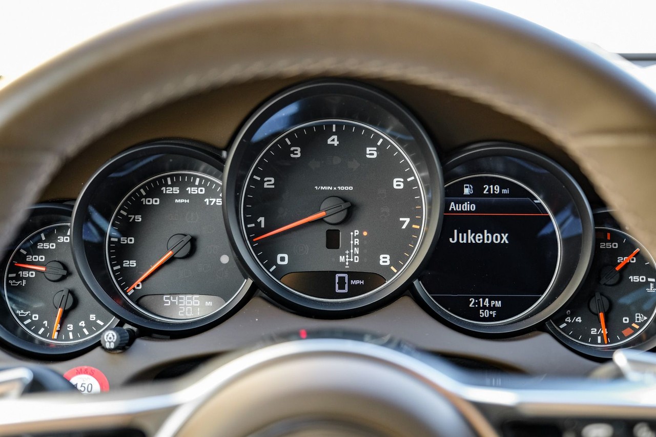 Porsche Cayenne Vehicle Main Gallery Image 19