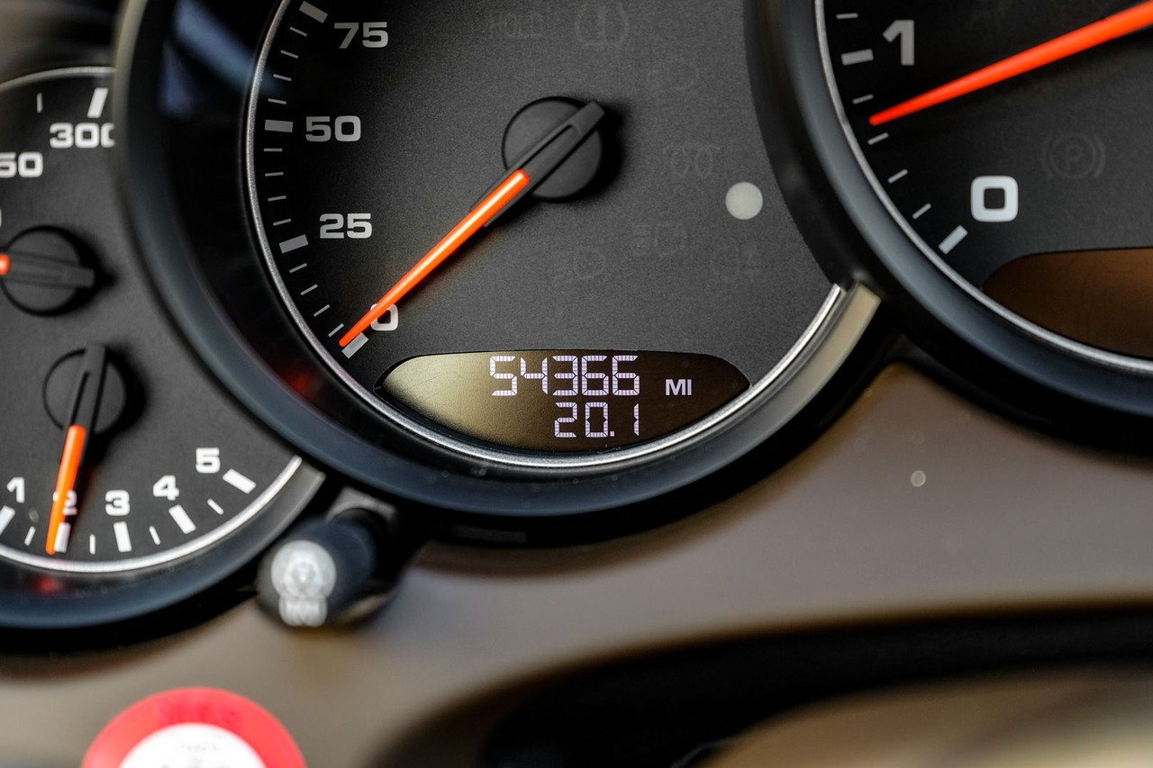 Porsche Cayenne Vehicle Main Gallery Image 20